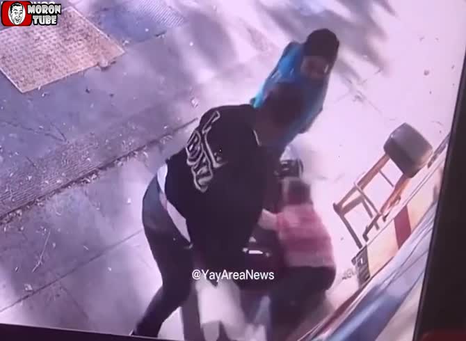 Video :In Oakland, a degenerate who was released from jail robs and attacks an elderly woman